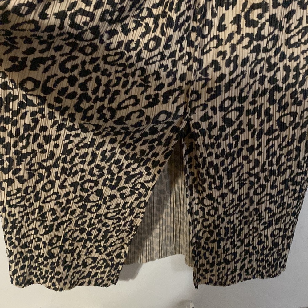 ASOS size 12 pleated leopard plunging neckline dress with a split in front! - Picture 4 of 6